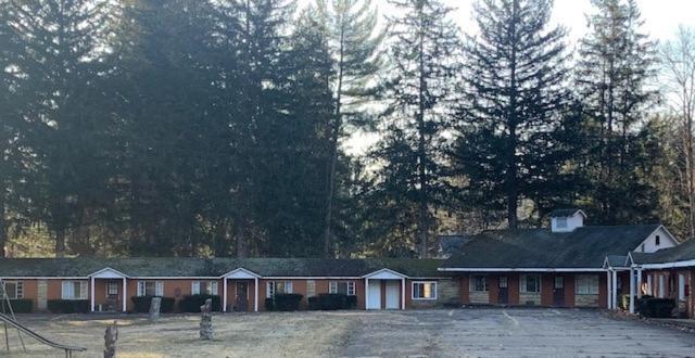 Pine Creek & Campsites Acampamento